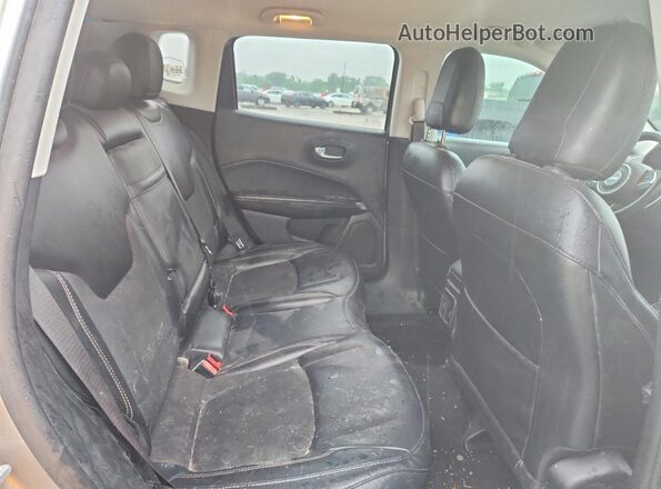 3C4NJDBBXKT592635 2019 JEEP COMPASS Silver Widok wnętrza z tyłu