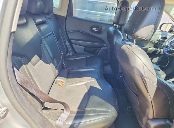 3C4NJDBBXKT714393 2019 JEEP COMPASS Silver Սալոնի հետևի տեսք