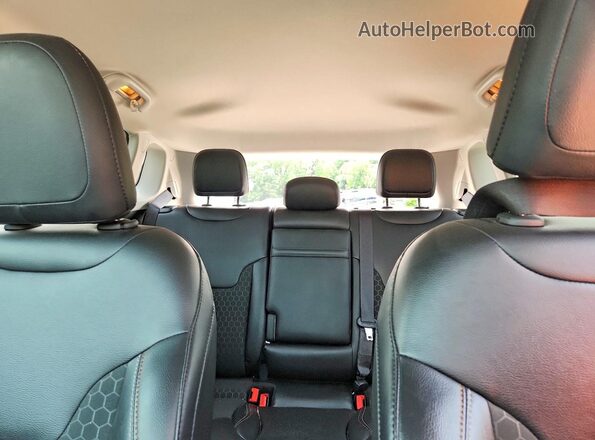 3C4NJDBBXKT776585 2019 JEEP COMPASS Белый Вид задних сидений