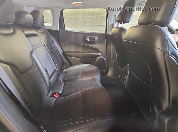 3C4NJDBBXLT129928 2020 JEEP COMPASS Black Вид задньої частини салону