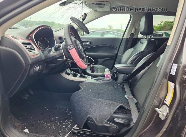 3C4NJDBBXMT547603 2021 JEEP COMPASS Gray Вид салону спереду