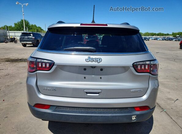 3C4NJDBBXNT132461 2022 JEEP COMPASS Серебряный Вид сзади