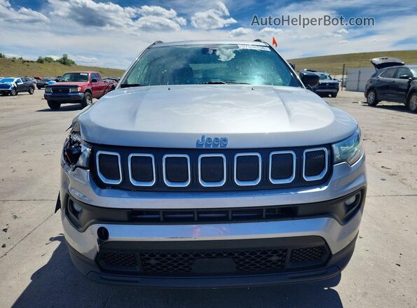 3C4NJDBBXNT132461 2022 JEEP COMPASS Серебряный Вид спереди
