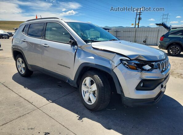 3C4NJDBBXNT132461 2022 JEEP COMPASS Серебряный Передняя правая четверть