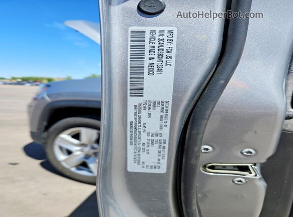 3C4NJDBBXNT132461 2022 JEEP COMPASS Серебряный Панорамный вид салона 360°