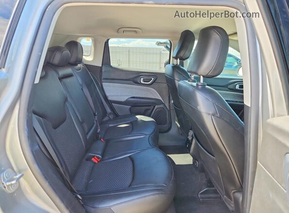 3C4NJDBBXNT132461 2022 JEEP COMPASS Серебряный Вид задней части салона