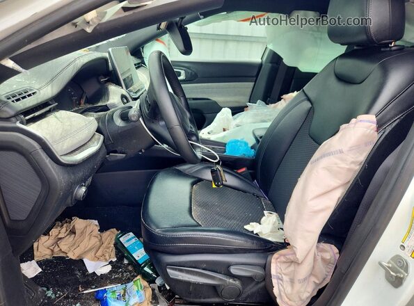 3C4NJDBN0PT562268 2023 JEEP COMPASS Белый Вид салона спереди