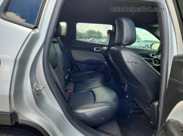 3C4NJDBN0ST503665 2025 JEEP COMPASS Silver Rear interior view