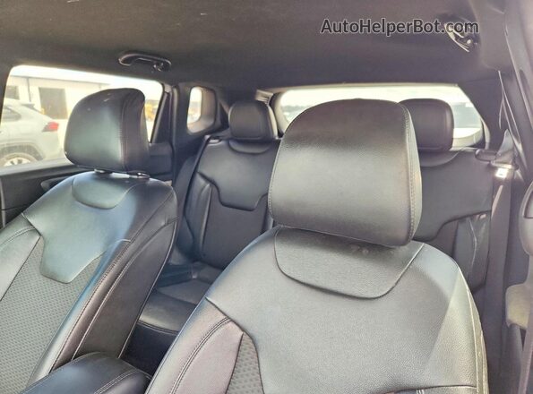 3C4NJDBN0ST503665 2025 JEEP COMPASS Silver Rear seats view