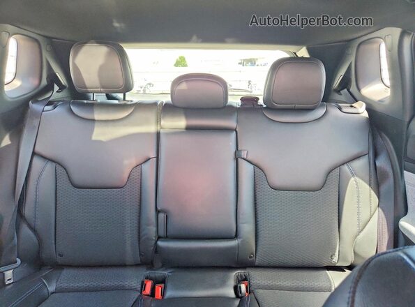 3C4NJDBN0ST568189 2025 JEEP COMPASS Red Vista de los asientos traseros