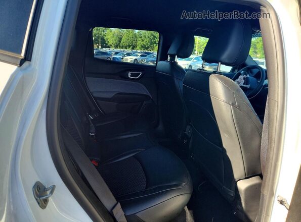 3C4NJDBN0ST617133 2025 JEEP COMPASS White Rear interior view