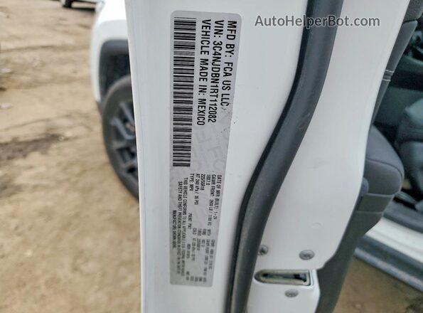 3C4NJDBN1RT112082 2024 JEEP COMPASS White Vista del compartimento del motor
