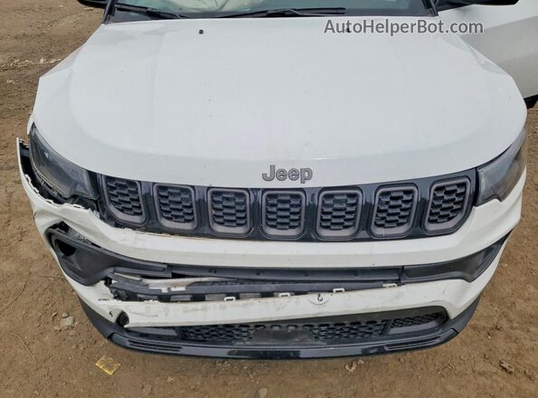 3C4NJDBN1RT112082 2024 JEEP COMPASS White Vista interior trasera