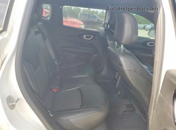 3C4NJDBN1RT116195 2024 JEEP COMPASS Белый Вид задней части салона