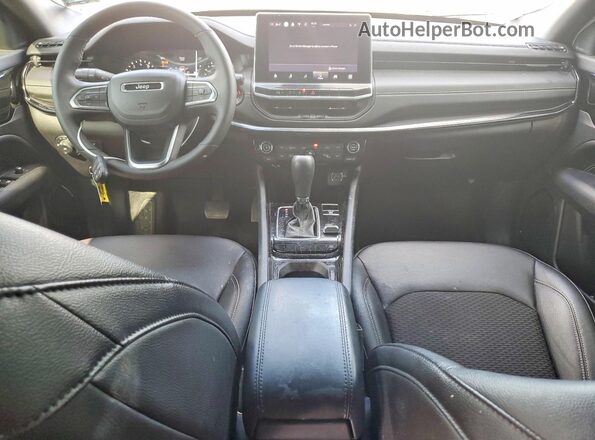 3C4NJDBN1RT116195 2024 JEEP COMPASS Белый Вид панели приборов