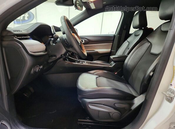 3C4NJDBN1RT138567 2024 JEEP COMPASS White Front interior view