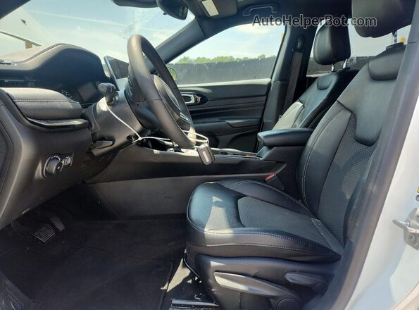 3C4NJDBN1RT600075 2024 JEEP COMPASS White Vista interior delantera