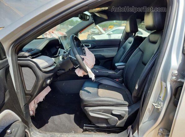 3C4NJDBN2RT118649 2024 JEEP COMPASS Silver Widok wnętrza z przodu