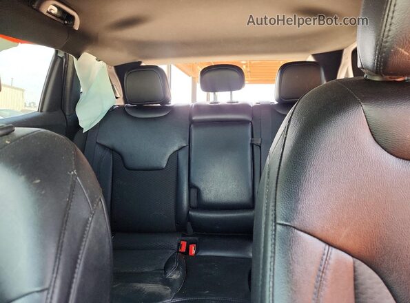 3C4NJDBN2RT118649 2024 JEEP COMPASS Silver Widok tylnych siedzeń