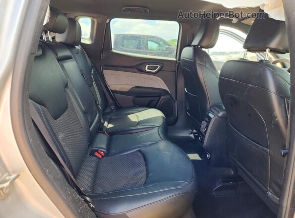 3C4NJDBN2RT118649 2024 JEEP COMPASS Silver Widok wnętrza z tyłu