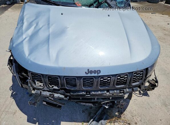 3C4NJDBN2TT193505 2026 JEEP COMPASS Silver Вид задньої частини салону