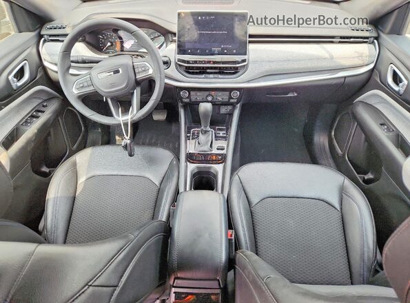 3C4NJDBN3RT113945 2024 JEEP COMPASS Silver Вид панелі приладів