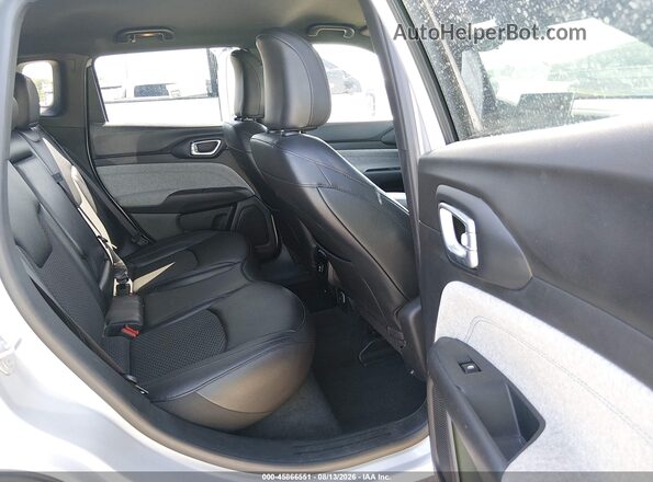 3C4NJDBN3RT118594 2024 JEEP COMPASS Silver Vista de la etiqueta del VIN