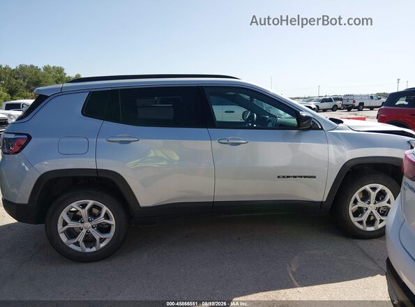 3C4NJDBN3RT118594 2024 JEEP COMPASS Silver Vista interior de 360 grados