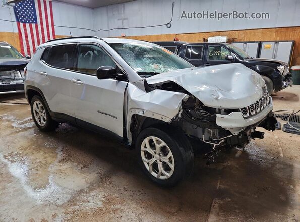 3C4NJDBN3RT118661 2024 JEEP COMPASS Серебряный Передняя правая четверть
