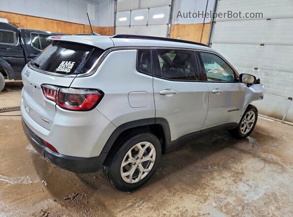 3C4NJDBN3RT118661 2024 JEEP COMPASS Серебряный Задняя правая четверть