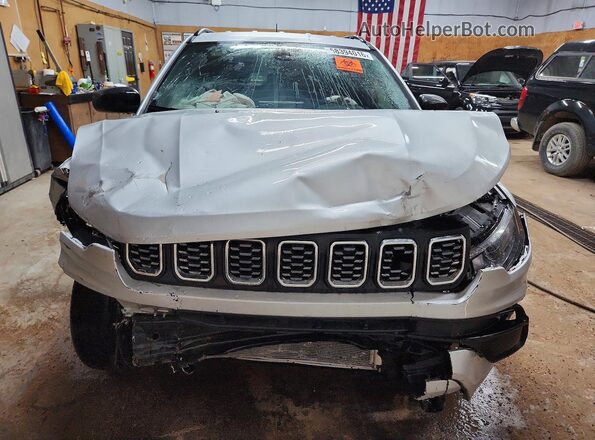 3C4NJDBN3RT118661 2024 JEEP COMPASS Серебряный Вид спереди