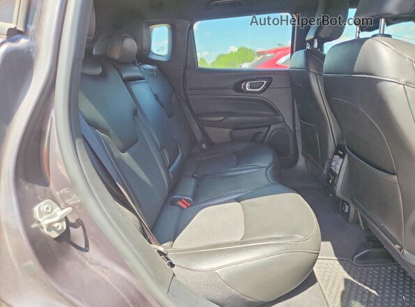 3C4NJDBN3RT153040 2024 JEEP COMPASS Gray Vista interior trasera