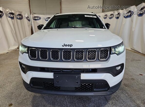 3C4NJDBN4PT561768 2023 JEEP COMPASS White Вид спереду