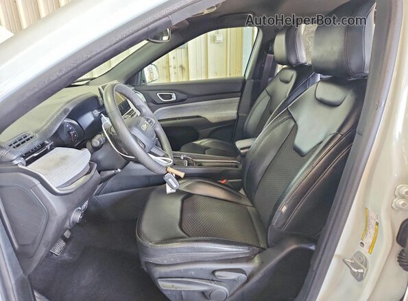 3C4NJDBN4PT561768 2023 JEEP COMPASS White Вид салону спереду
