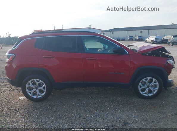 3C4NJDBN4ST548690 2025 JEEP COMPASS Красный Вид задней части салона
