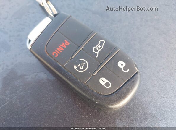 3C4NJDBN4ST548690 2025 JEEP COMPASS Красный Вид панели приборов