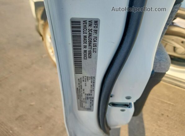 3C4NJDBN4TT189259 2026 JEEP COMPASS White VIN კოდის სტიკერის ხედი