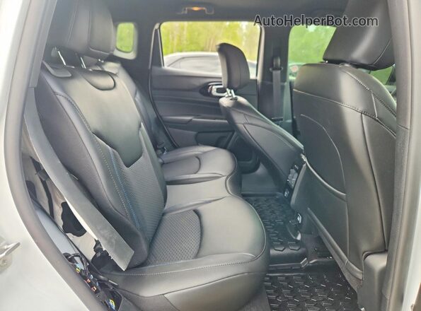 3C4NJDBN4TT226035 2026 JEEP COMPASS Белый Вид задней части салона
