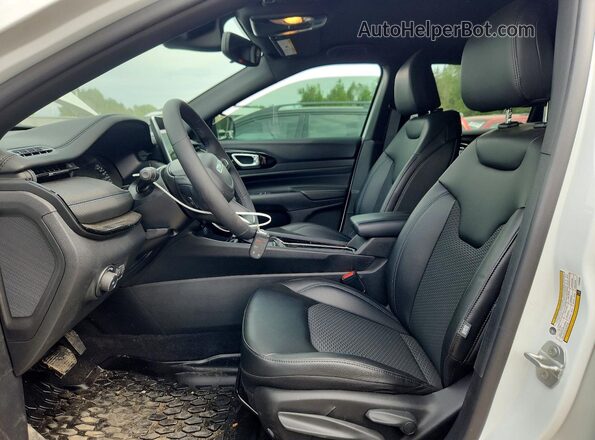 3C4NJDBN4TT226035 2026 JEEP COMPASS Белый Вид салона спереди