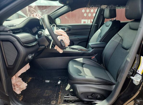 3C4NJDBN5RT115146 2024 JEEP COMPASS Черный Вид салона спереди
