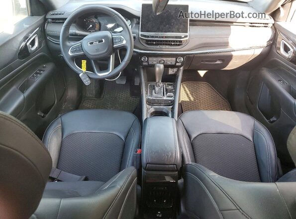 3C4NJDBN5RT135333 2024 JEEP COMPASS Silver Вид панелі приладів