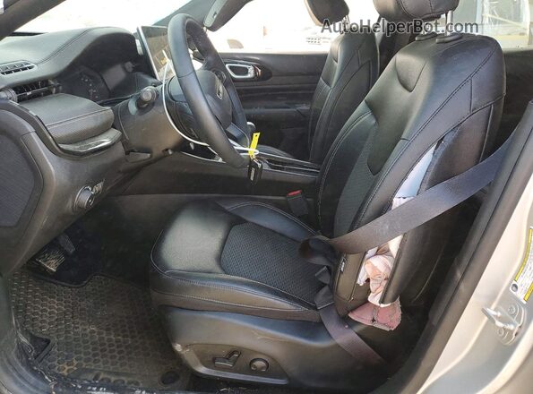 3C4NJDBN5RT135333 2024 JEEP COMPASS Silver Вид салону спереду