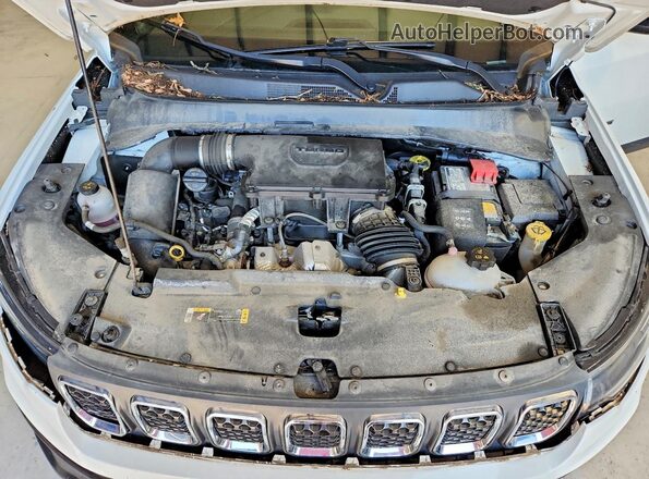 3C4NJDBN7PT523001 2023 JEEP COMPASS White Engine compartment view