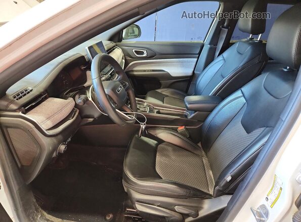 3C4NJDBN7PT523001 2023 JEEP COMPASS White Front interior view