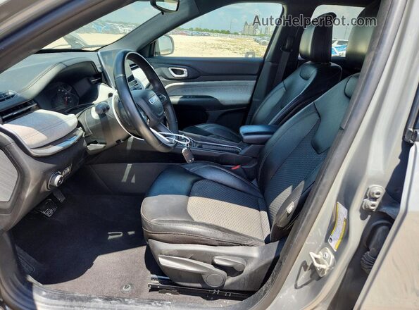 3C4NJDBN7RT582052 2024 JEEP COMPASS Gray Вид салону спереду