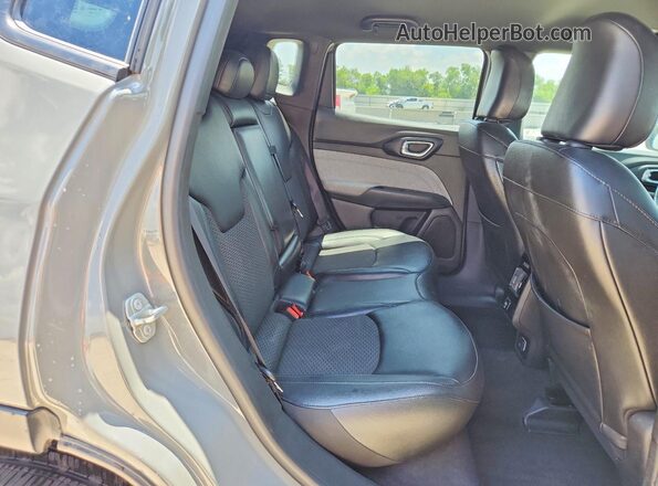 3C4NJDBN7RT582052 2024 JEEP COMPASS Gray Вид задньої частини салону