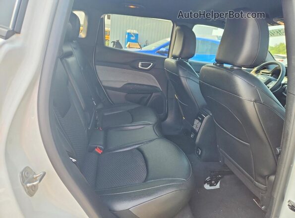 3C4NJDBN7ST522486 2025 JEEP COMPASS White უკანა სალონის ხედი