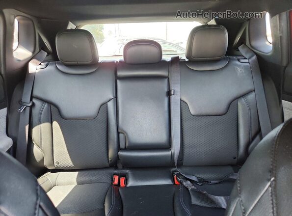 3C4NJDBN7ST546867 2025 JEEP COMPASS Red Widok tylnych siedzeń