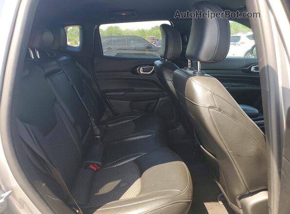 3C4NJDBN8PT500813 2023 JEEP COMPASS Silver Вид задньої частини салону