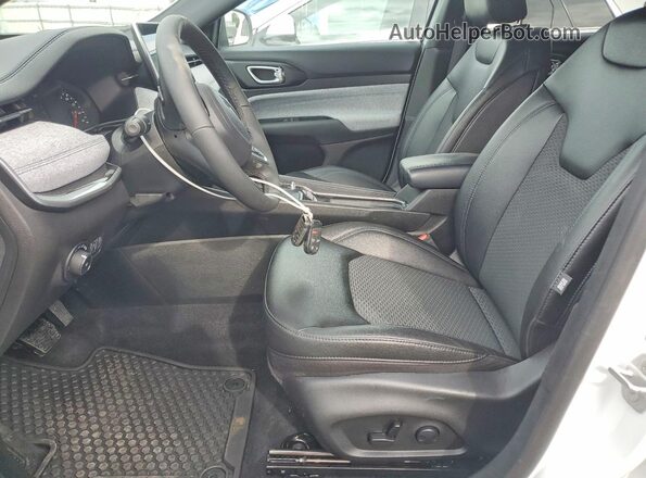 3C4NJDBN9RT104179 2024 JEEP COMPASS Белый Вид салона спереди